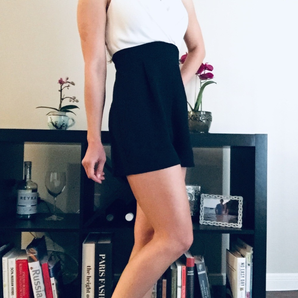 Sexy perfect black & white halter top romper - Picture 2 of 6